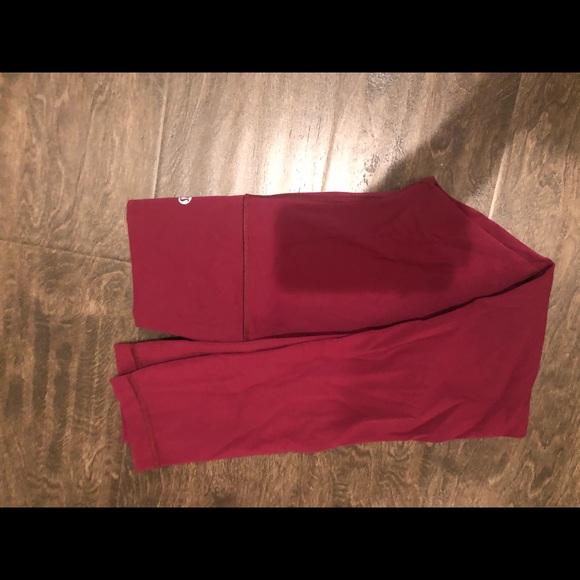 Lululemon wunder under crops size 4 - Picture 3 of 4